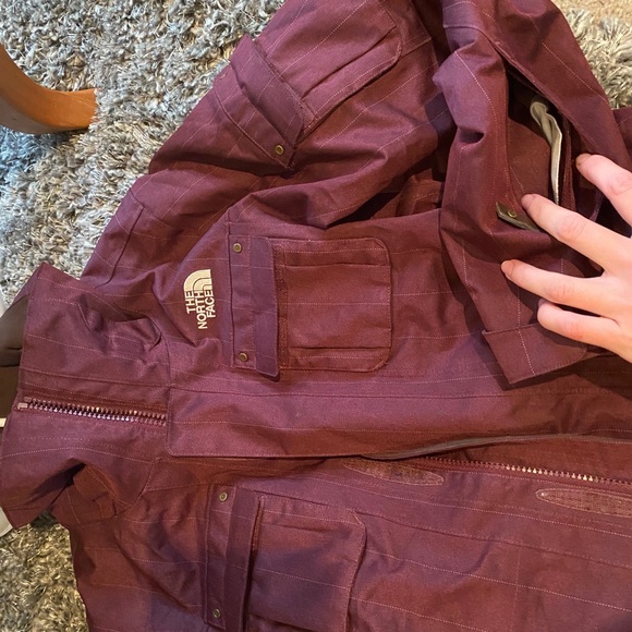 North Face snowboarding jacket - Picture 3 of 6